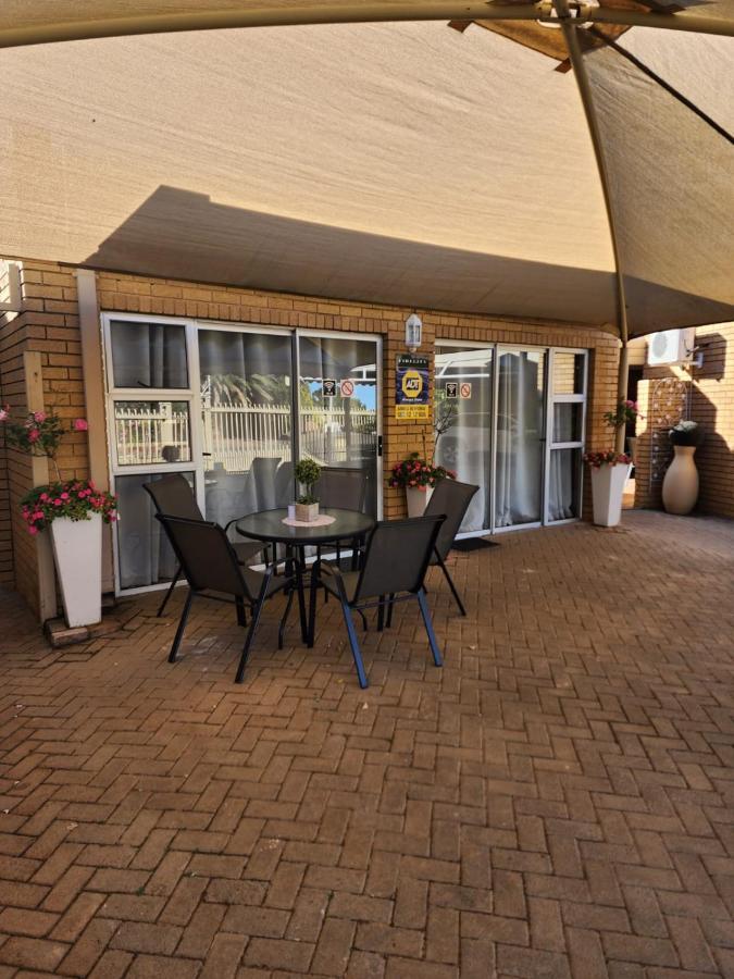 Villa Rose Cottages Bloemfontein Eksteriør billede
