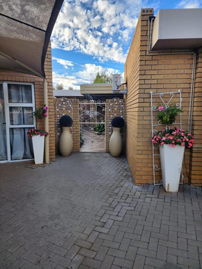 Villa Rose Cottages Bloemfontein Eksteriør billede