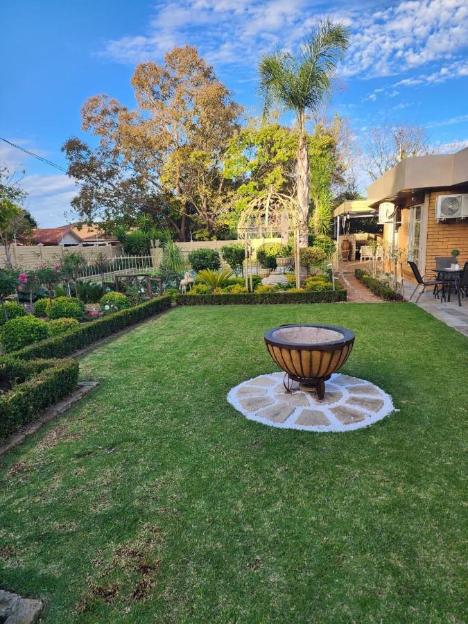 Villa Rose Cottages Bloemfontein Eksteriør billede