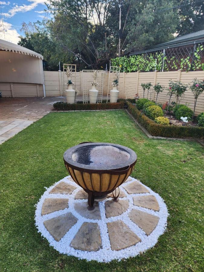 Villa Rose Cottages Bloemfontein Eksteriør billede