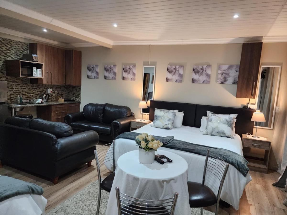 Villa Rose Cottages Bloemfontein Eksteriør billede
