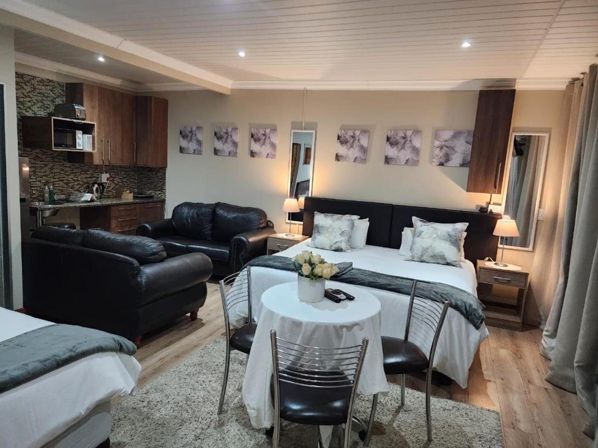Villa Rose Cottages Bloemfontein Eksteriør billede